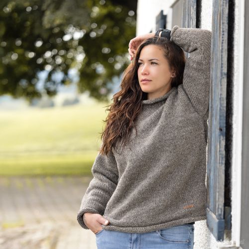 Wollpullover Rollter Naturbraun Tragebeispiel